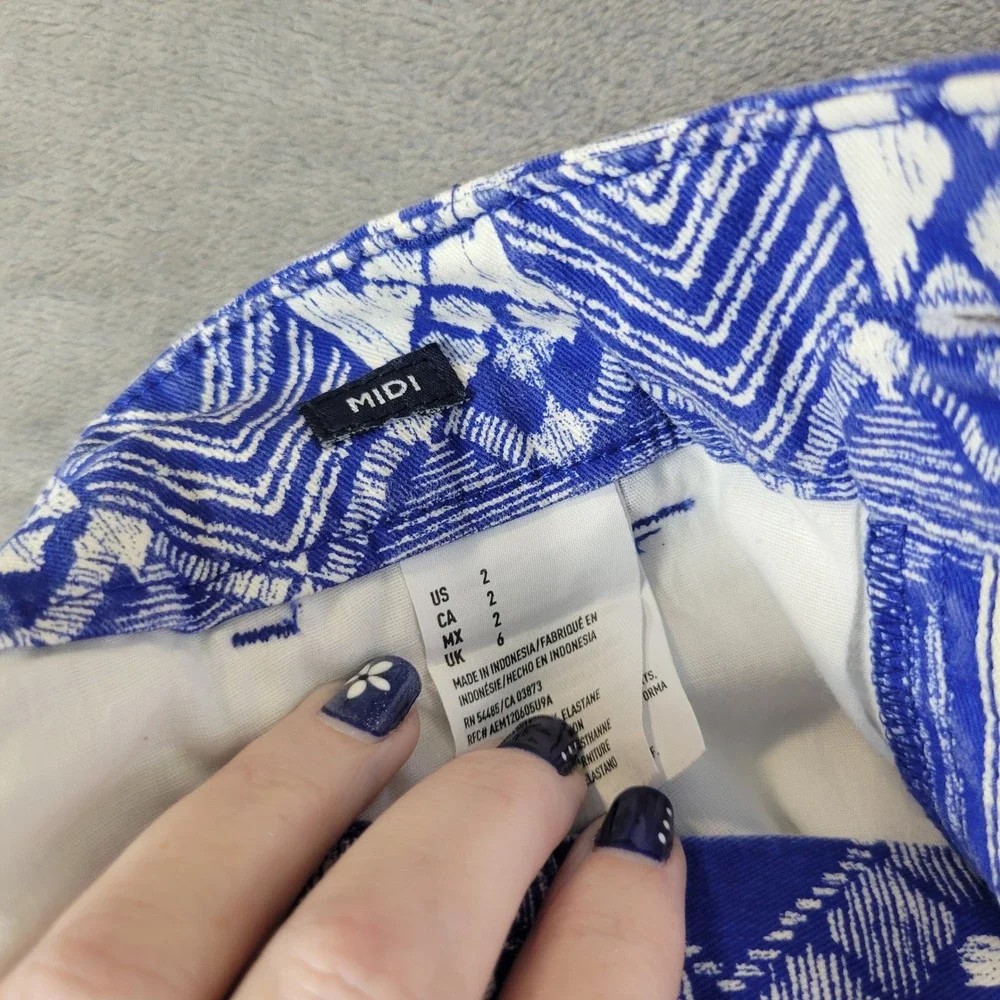 American Eagle Outfitters Womens Blue White Geometric Midi Shorts Size 2 Stretch